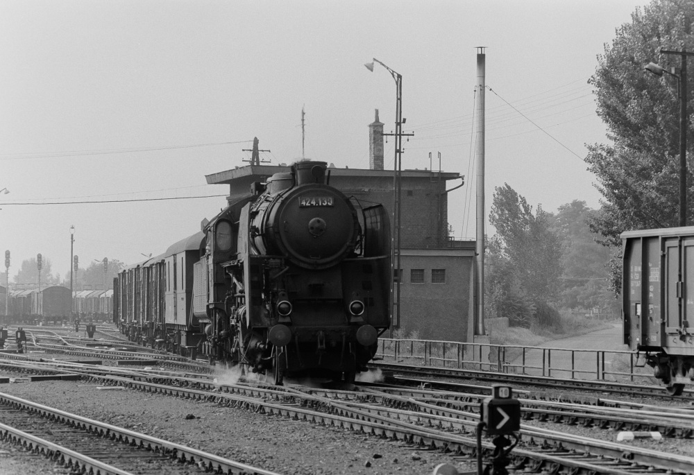http://images.bahnstaben.de/HiFo/00033_Interrail 1982 - Teil 8  Ungarische Provinz/3932613365333230.jpg